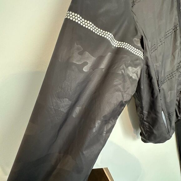 ✨host pick✨ NWOT Zyia Active Perforated Track Jacket, Black Camo, Size L - Picture 5 of 7